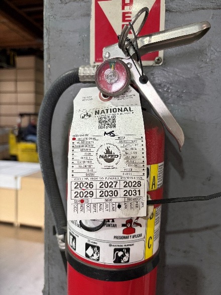 Fire extinguisher mounted on mobile equipment