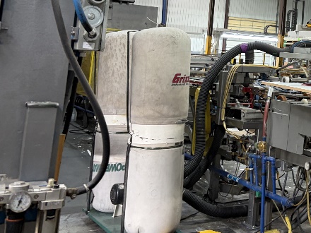 Bag-style dust collection unit attached to a production line